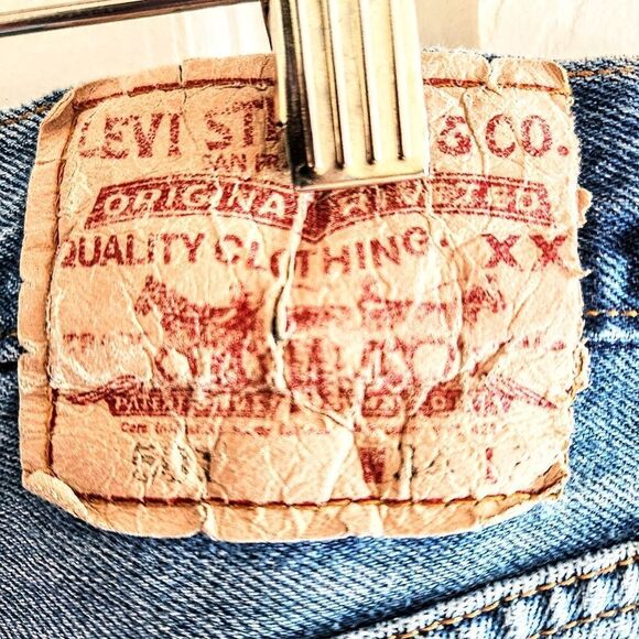 Levi's Vintage 501 Button Fly Distressed Genderless Jeans Tag:34x30 Actual:32x29 - Picture 6 of 9